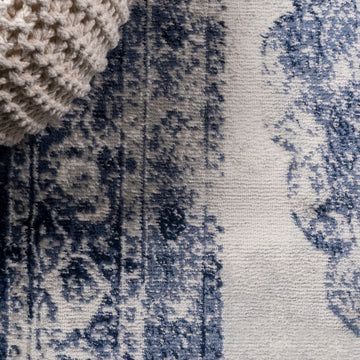 Kelly rosalia Cottage Medallion Area Rug
